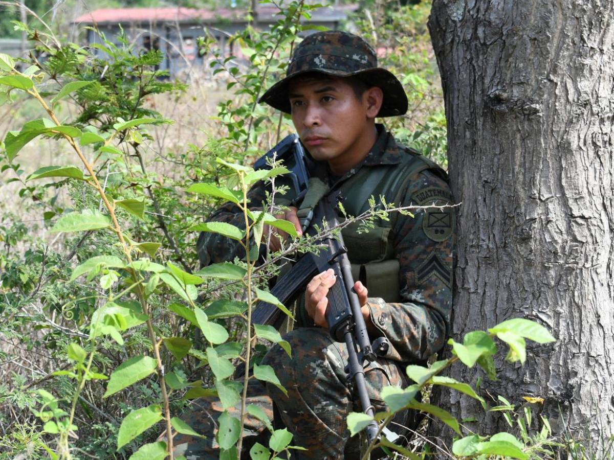 Comando armado de Honduras ingresó sin autorización a Guatemala en carros y atacó a su ejército
