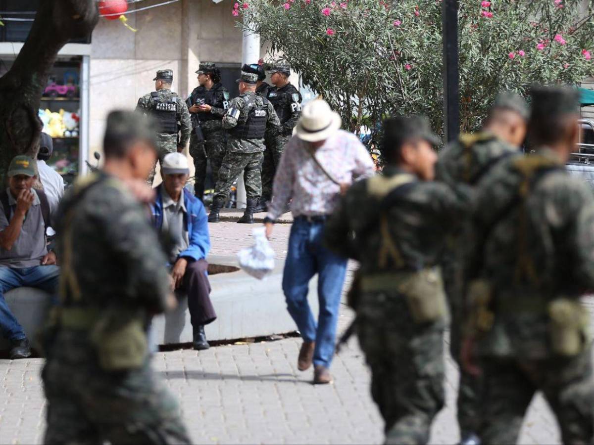 Repleto de militares: Así luce el centro de la capital previo a transición del CN