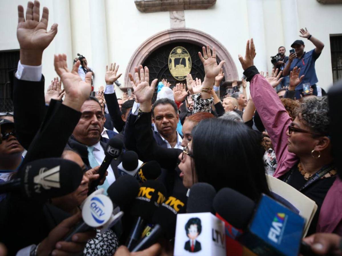 En fotos: diputados de oposición sesionaron en los bajos del Congreso