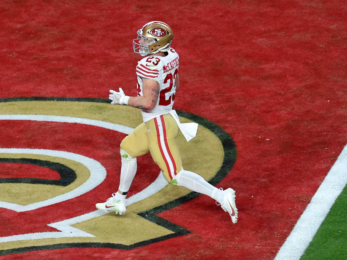 Christian McCaffrey anotó el touchdown que tiene cerca del anillo de campeonato a los 49ers.