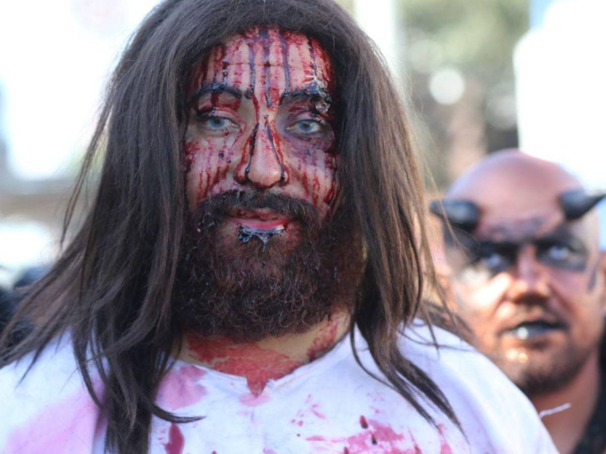 Mario y Erick, los hermanos que interpretaron a Jesús y a Satanás en Vía Crucis de la capital Mario y Erick, los hermanos que interpretaron a Jesús y a Satanás en Vía Crucis de la capital