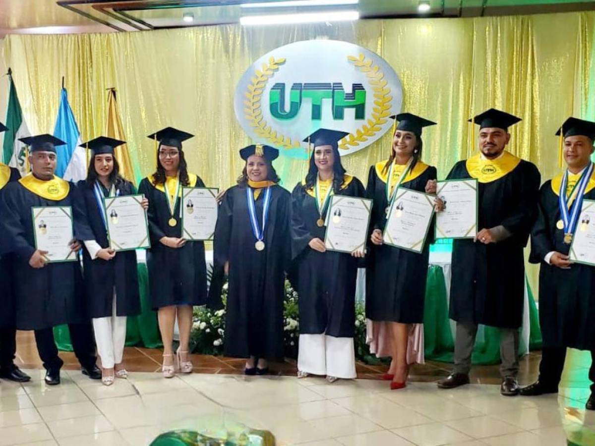 Un selecto grupo de nuevos profesionales se recibieron de diversas especialidades en el campus de Juticalpa, Olancho, de la Universidad Tecnológica de Honduras (UTH).
