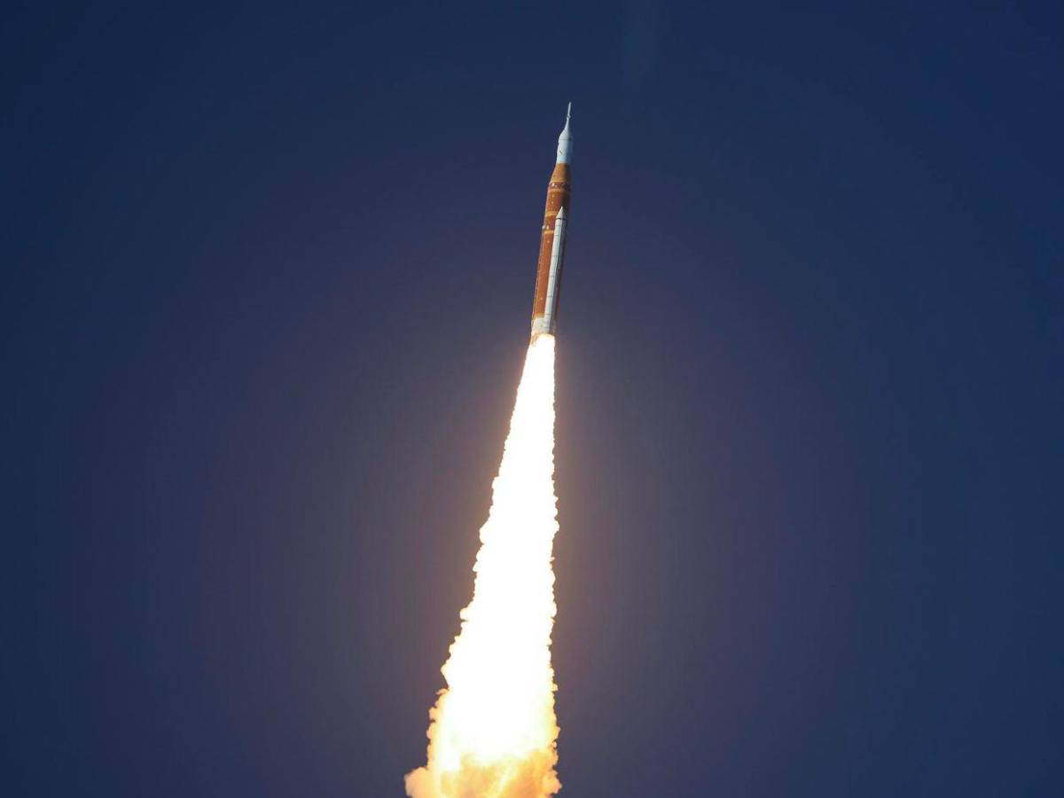 5.6 millones de personas lleva la misión Artemis II a la órbita de la Luna en una micro SD, incluidos hondureños