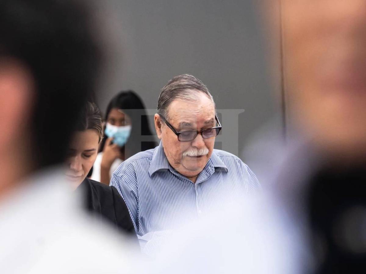 Tristeza y rostros desencajados: Familiares de Orinson Amaya llegan a la clínica donde falleció