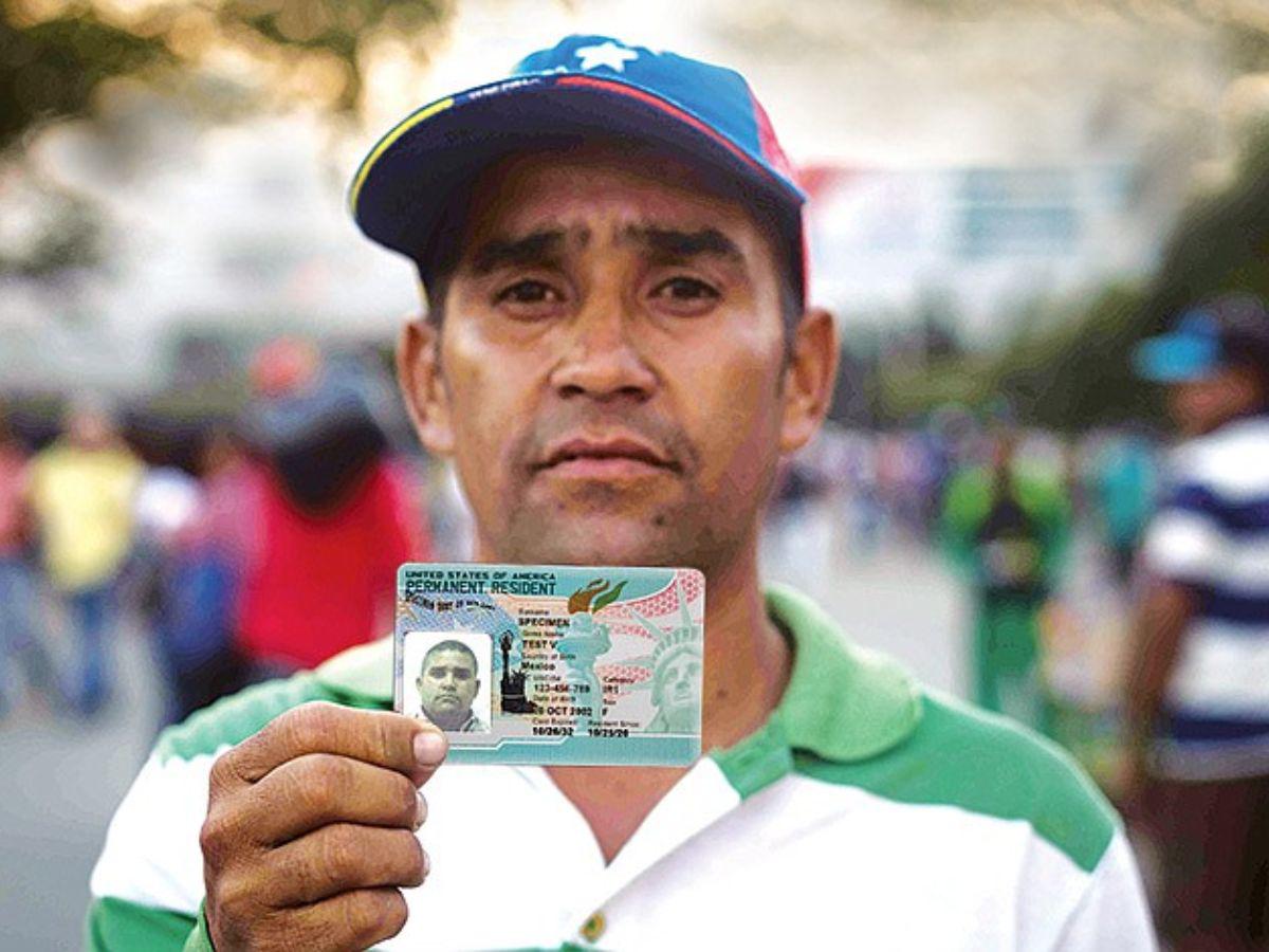 Deportaciones masivas: Por qué los inmigrantes con ‘green card’ pueden ser deportados en EUA