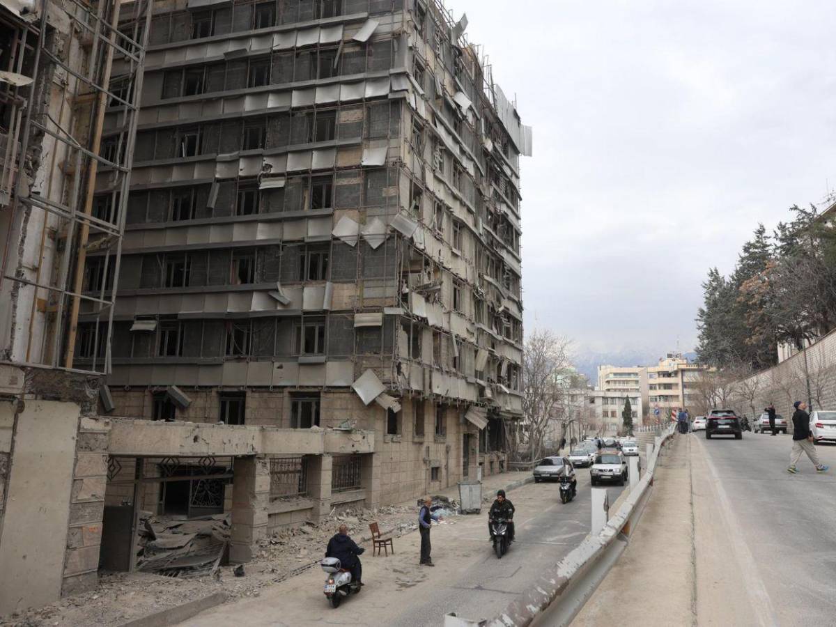 Destrucción total: así quedó el hospital Gandhi en Teherán tras ataque