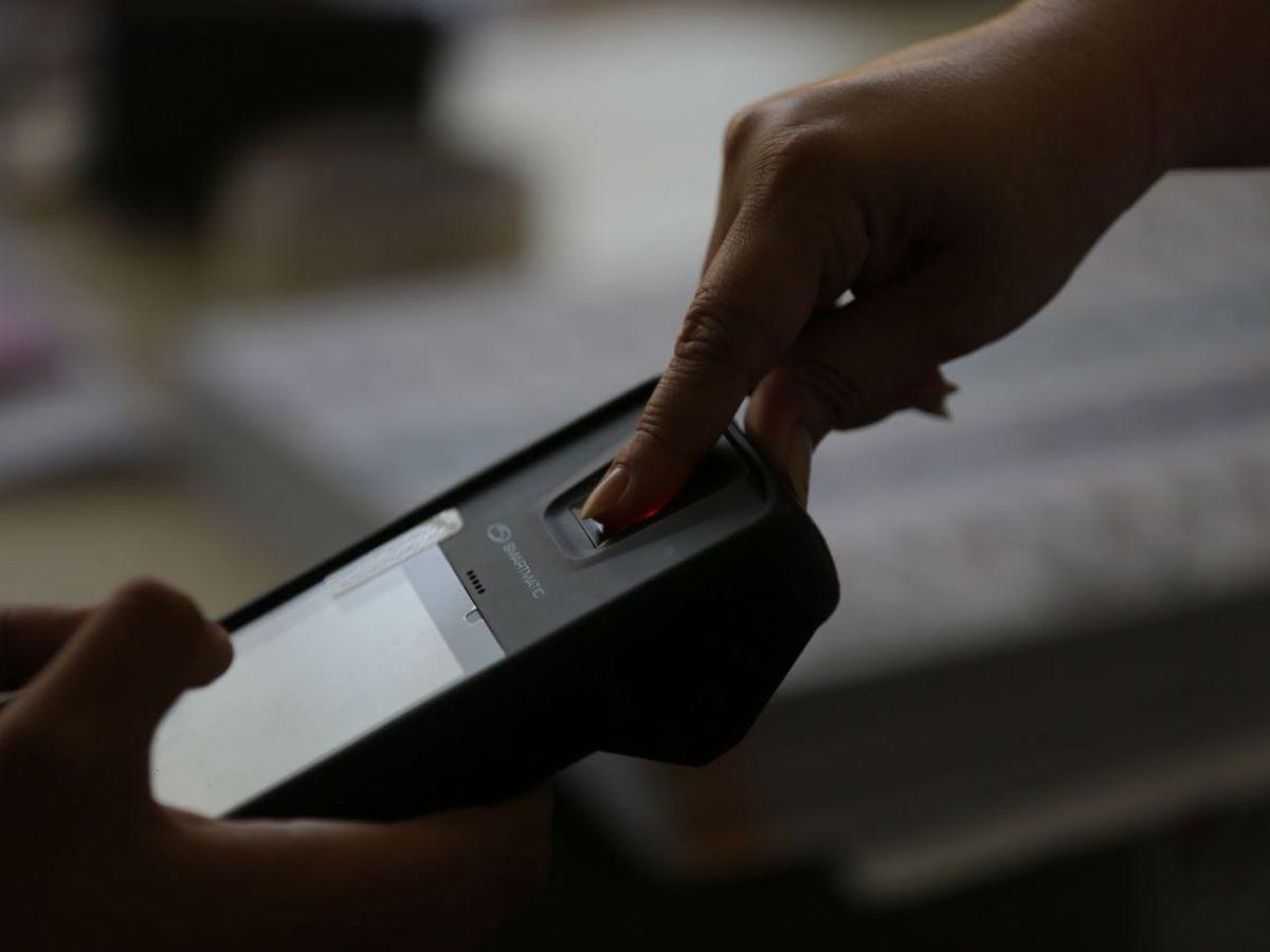 Luis Redondo, presidente del Congreso Nacional, llega a votar en San Pedro Sula