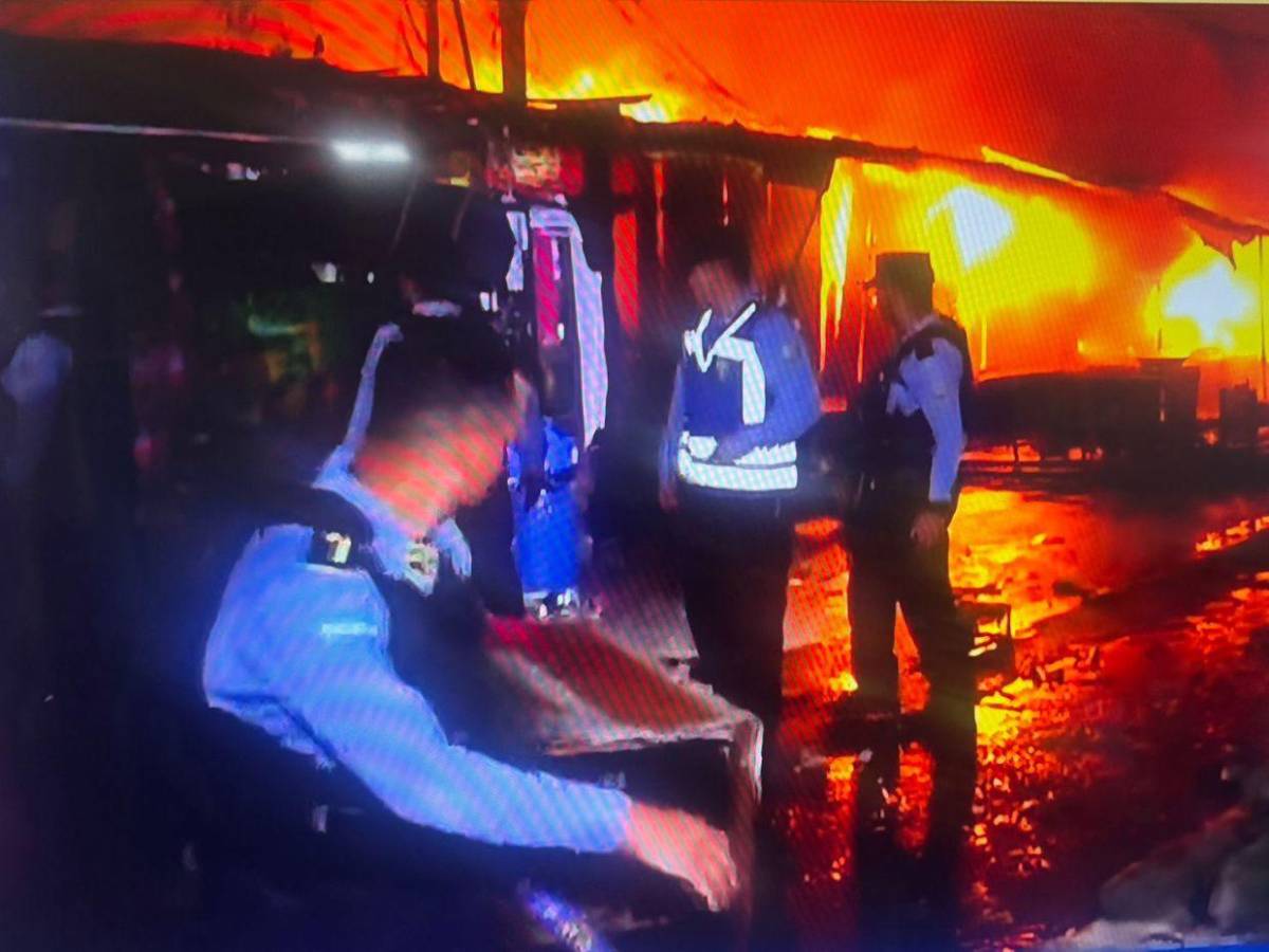 Imágenes de incendio devorador en Mercado Medina en SPS: Todo está rostizado ya