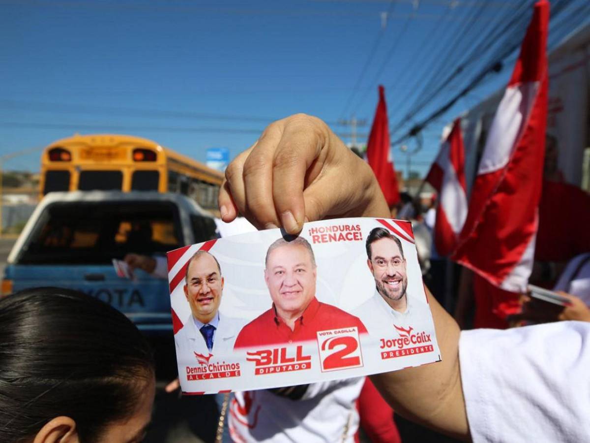 Afiches, banderas y pancartas evidencian inicio de propaganda para elecciones primarias