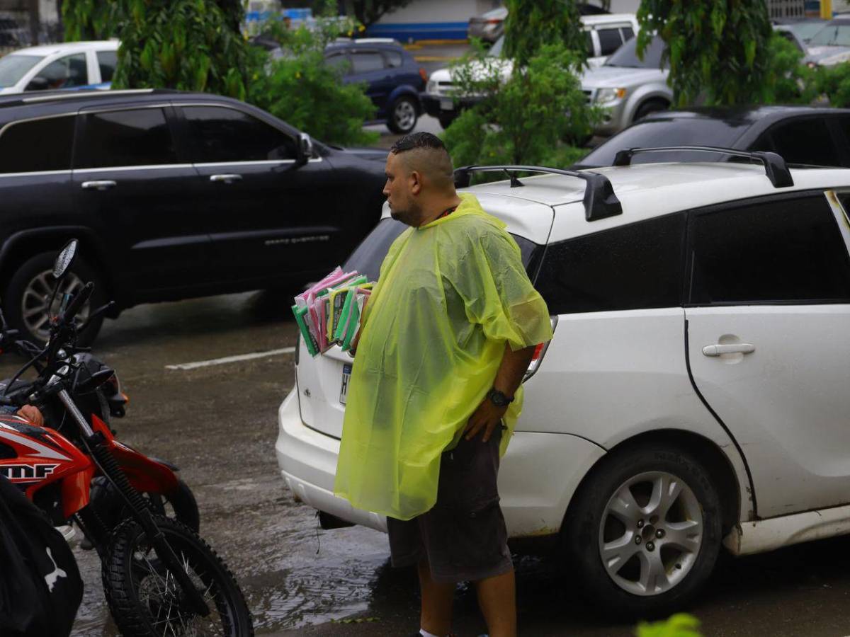 Camisetas, comida y pasión afuera del Olímpico previo a  Olimpia vs Inter Miami