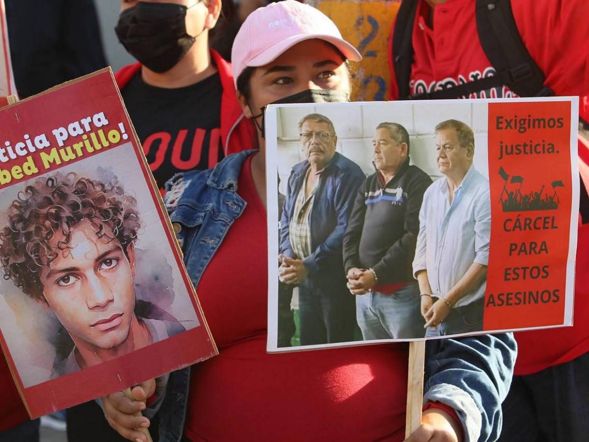 Entre protestas y resguardo policial celebran audiencia inicial contra Romeo Vásquez