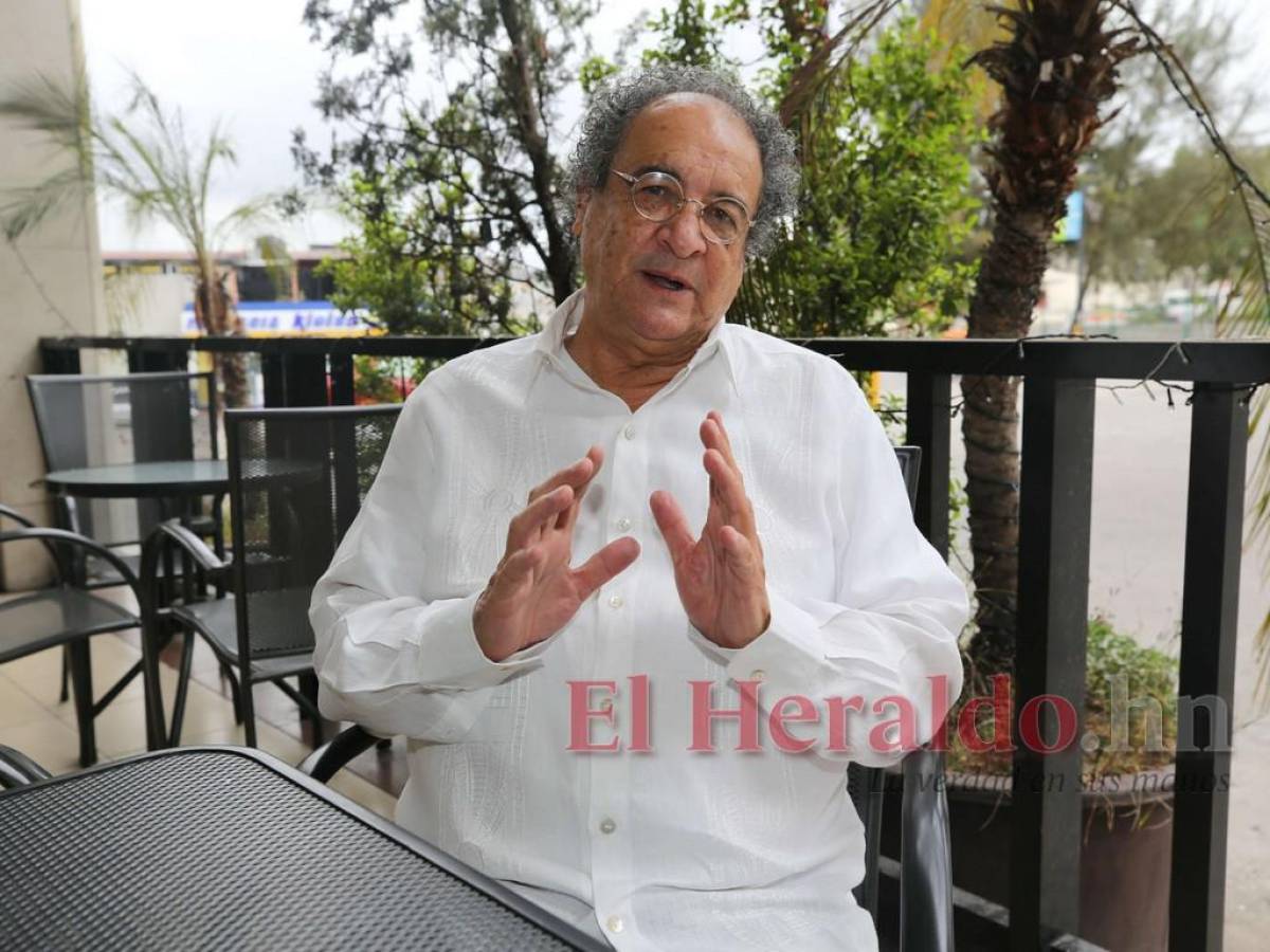 Nelson Ávila: “Se han designado funciones a personas sin ninguna formación”