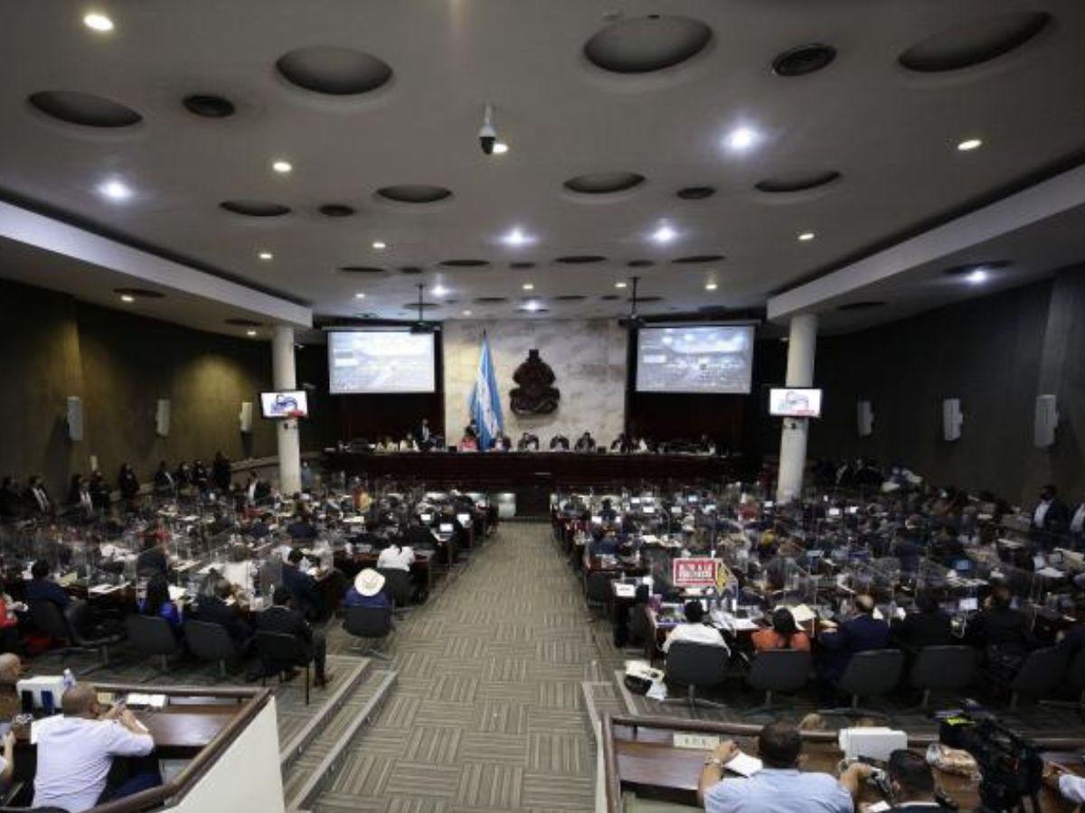 Aumenta rechazo de sectores a polémica “Ley de escuchas”