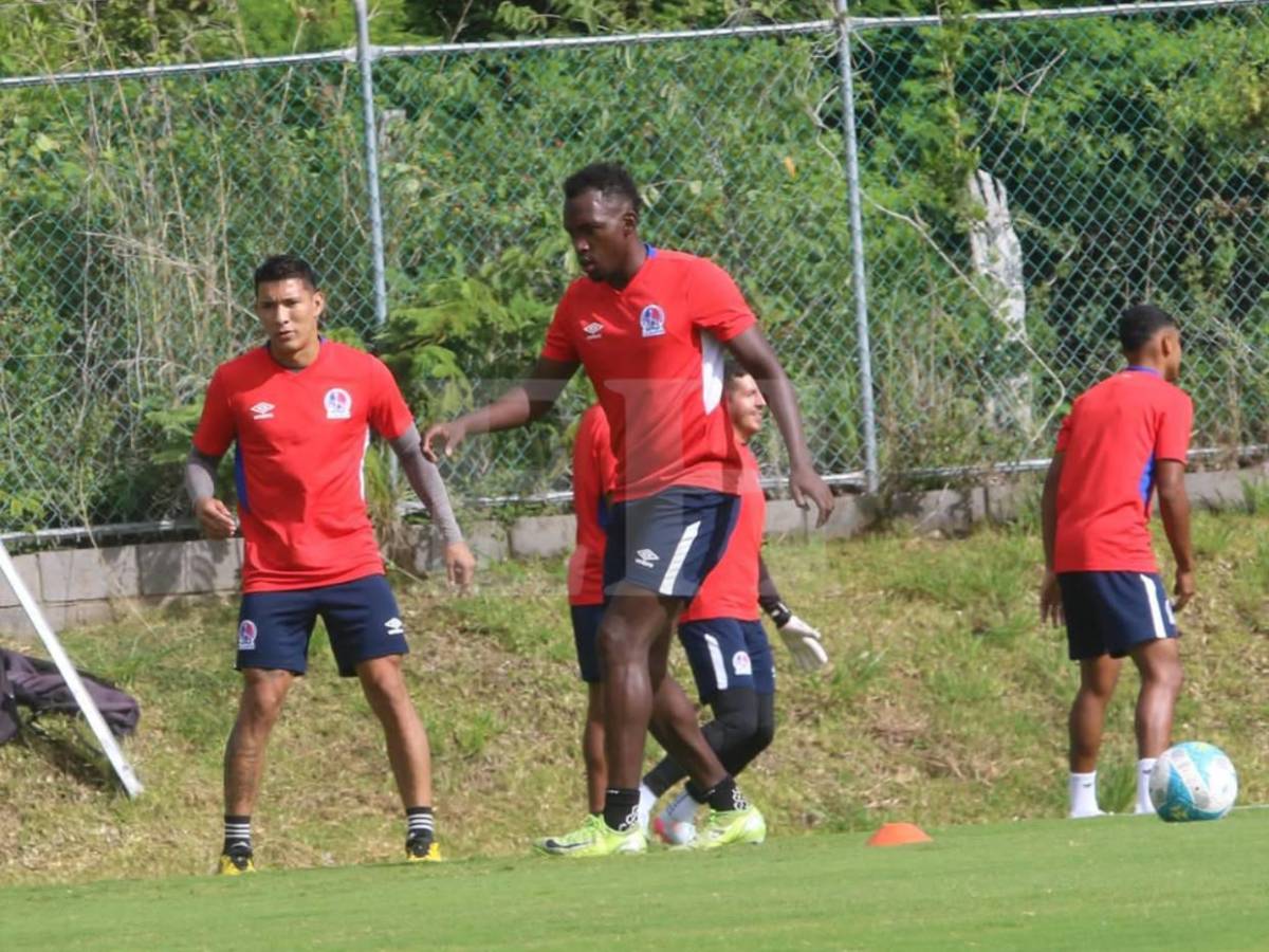 ¿Se va Carlos Pineda? Las sorpresas que dejó el entreno de Olimpia previo a jugar ante UPNFM