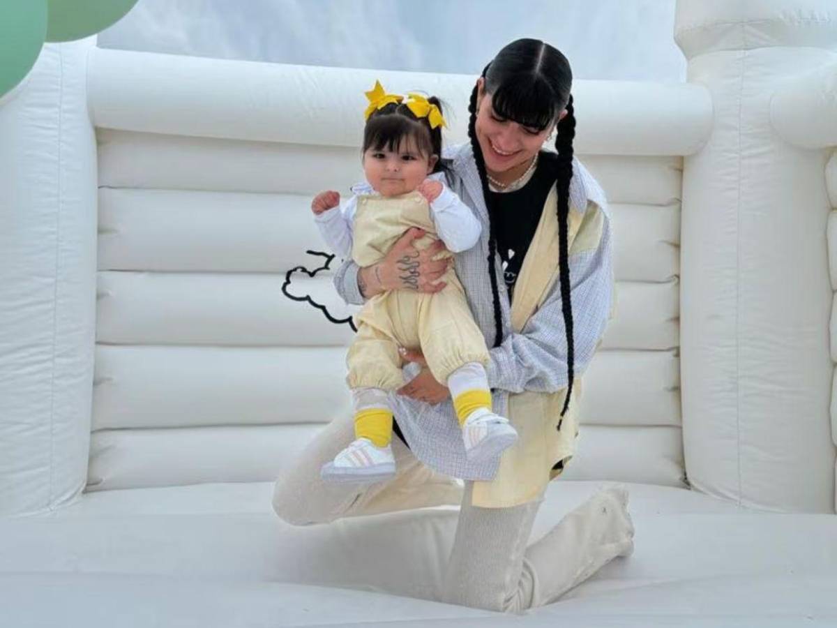 Cazzu acusa a Christian Nodal de bloquear el permiso de viaje para su hija Inti