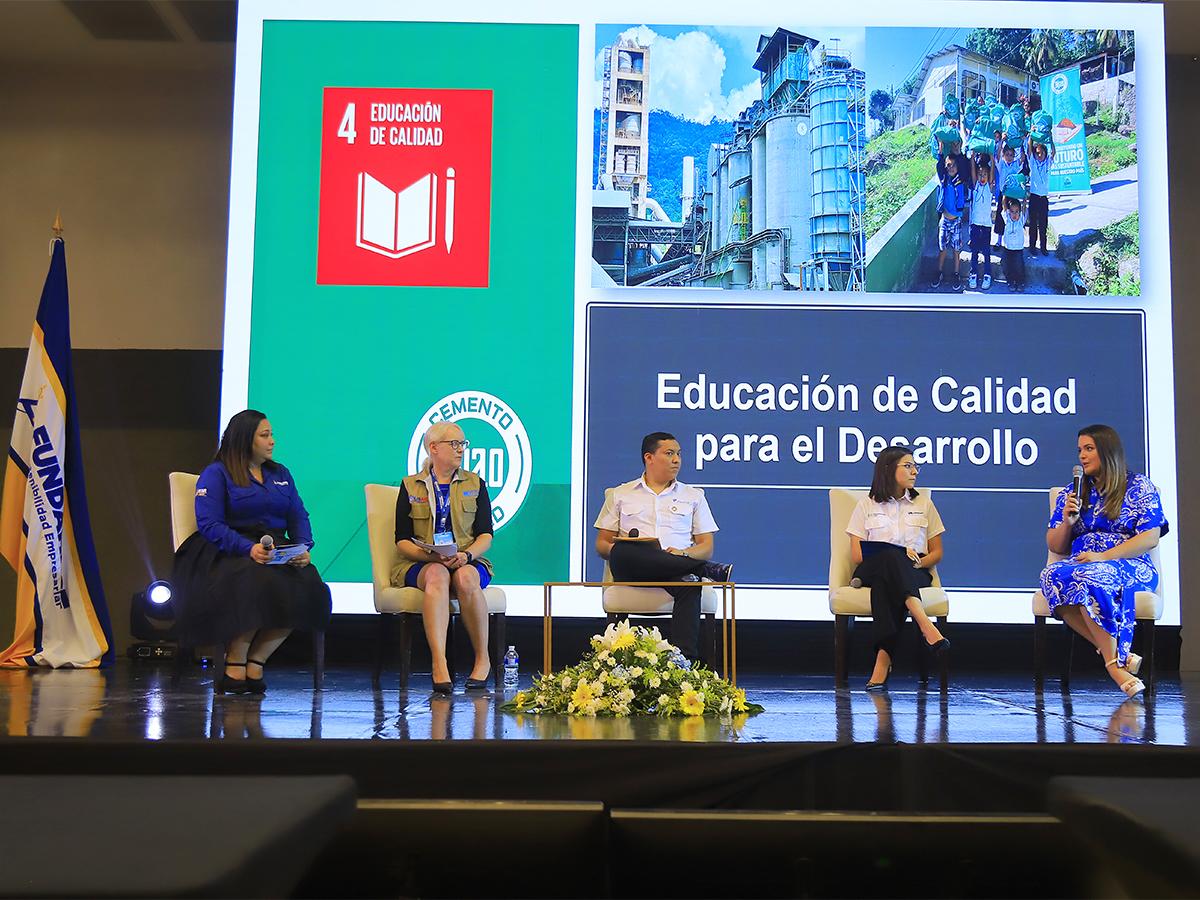 <i>Cenosa se sumó al panel empresarial: “Educación de Calidad para el Desarrollo”. </i>