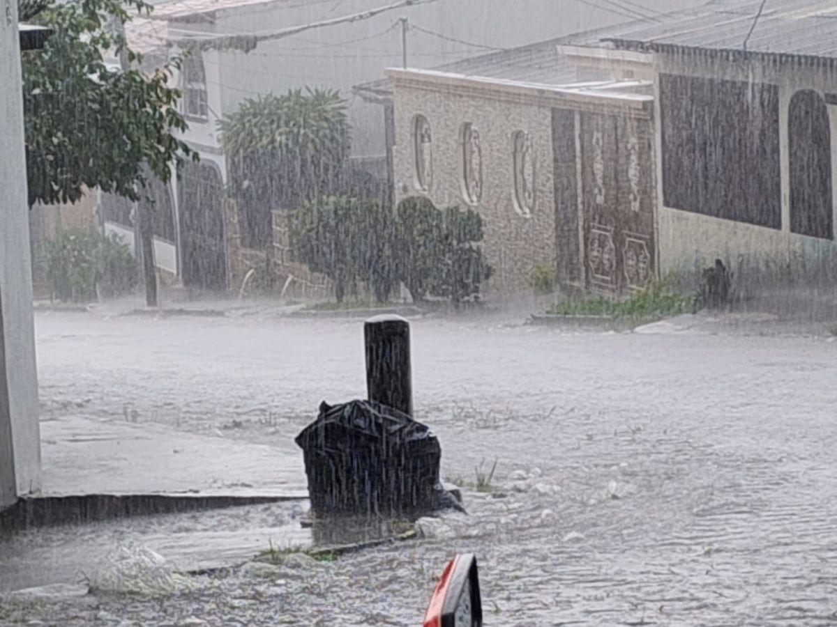 Las imágenes de las intensas lluvias que azotan la capital