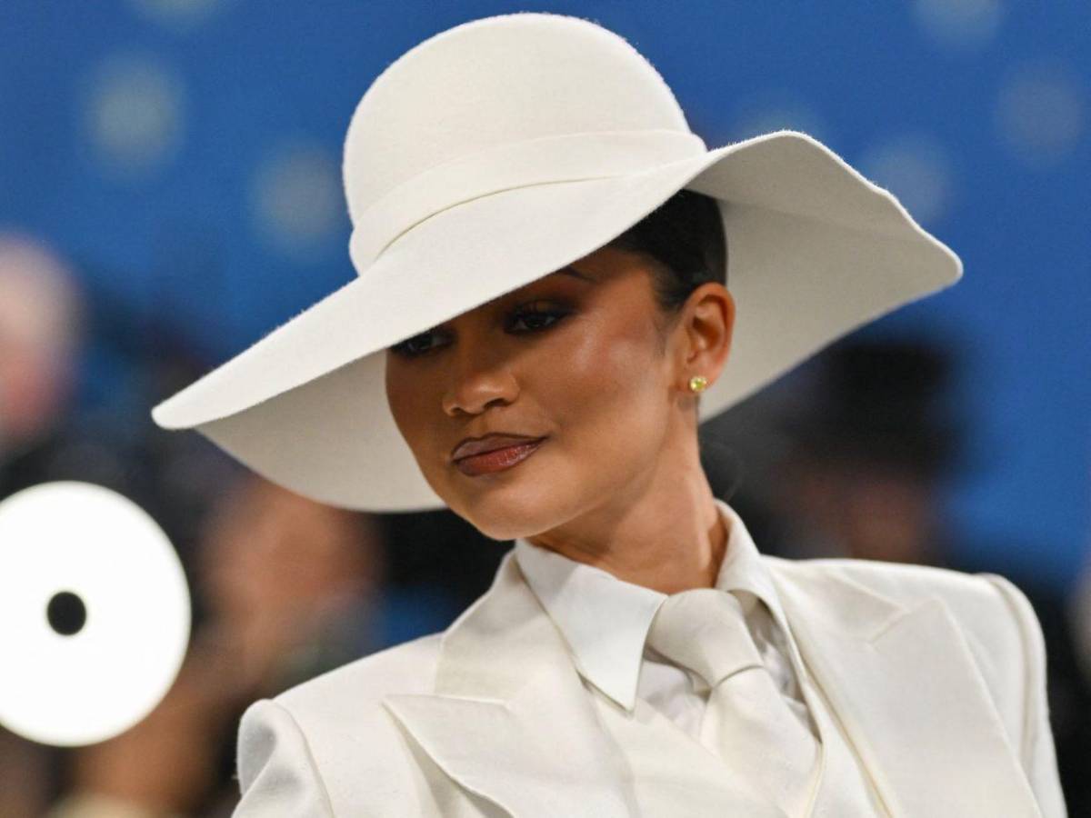 Met Gala 2025: Zendaya brilla con esmoquin blanco de Louis Vuitton