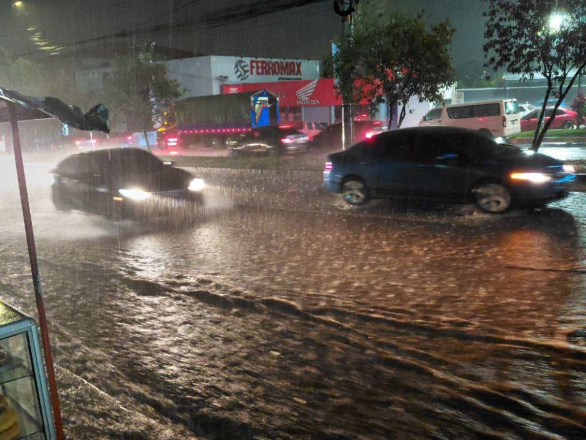 Fuertes corrientes de agua e inundaciones registró Tegucigalpa por lluvias