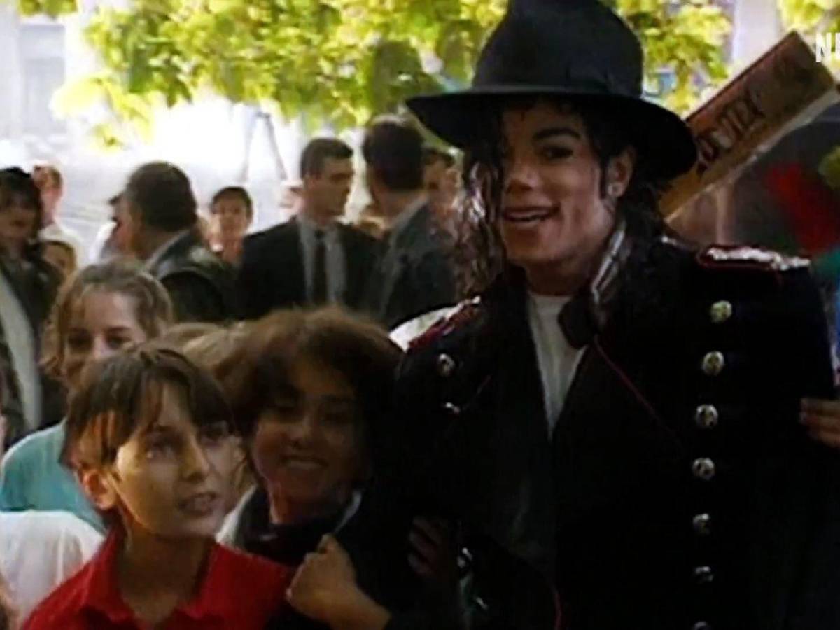 De jurados admiradores a videos de niños: lo que revela la nueva docuserie de Michael Jackson
