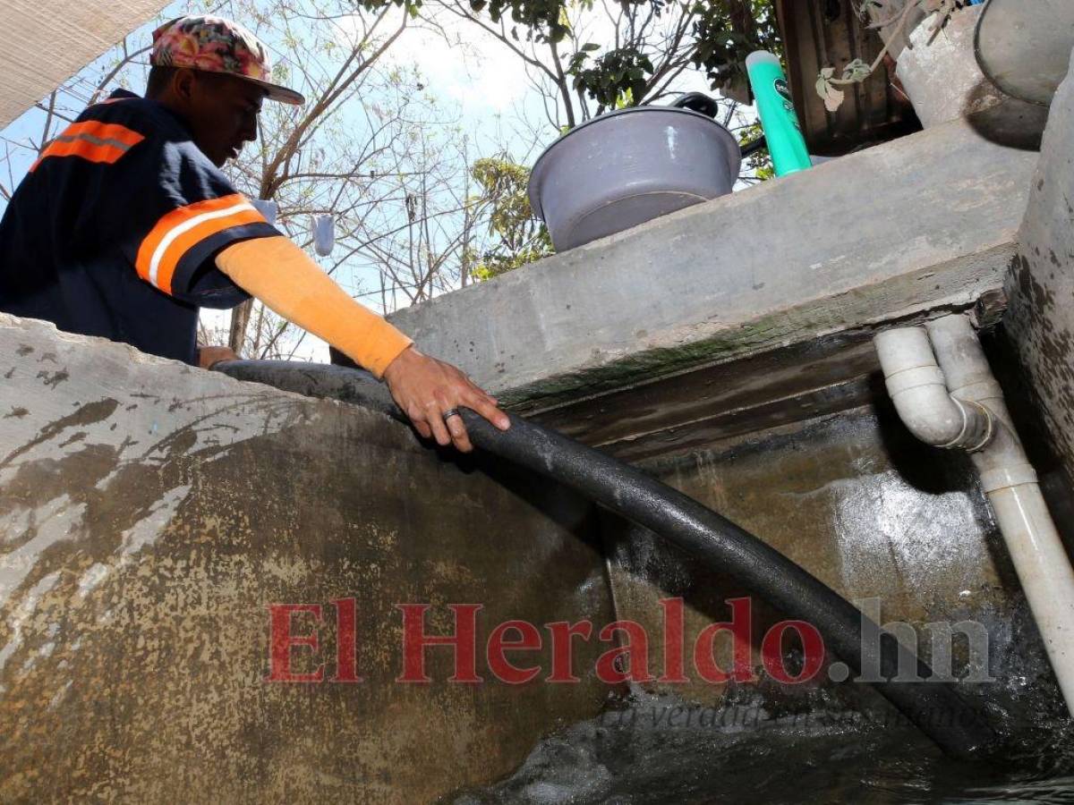 En la actualidad el barril de agua en la zonas altas de la ciudad tiene un valor de 35 lempiras.