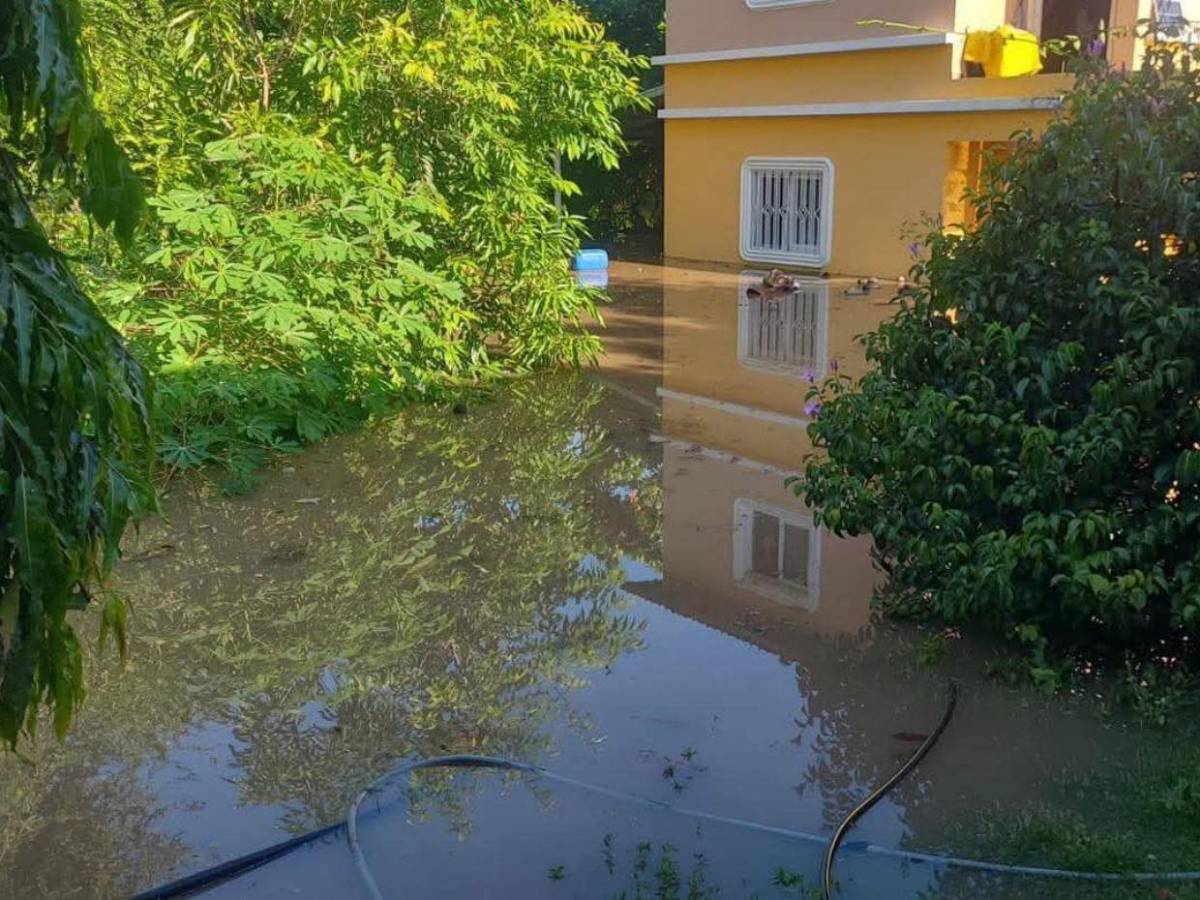 El Cubulero bajo el agua tras lluvias recientes; son al menos 63 viviendas inundadas