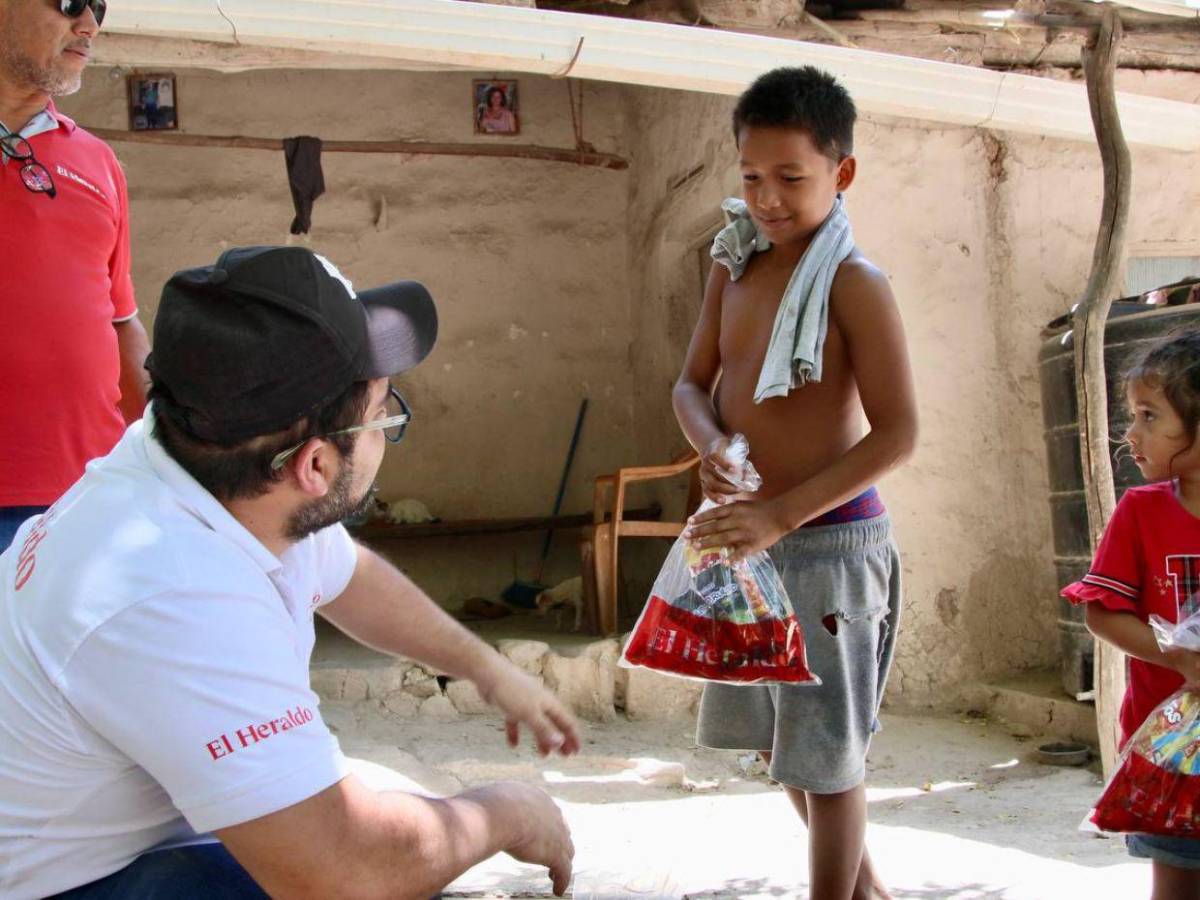 Con dulces que llegan al corazón, EL HERALDO y sus lectores alegran a los niños del Corredor Seco