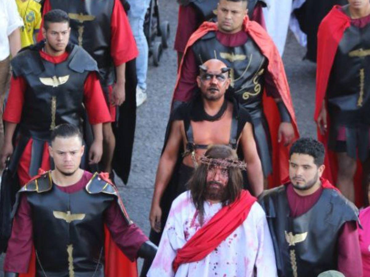 Sacrificio, dolor y el mal: Las 20 mejores imágenes que dejó el Vía Crucis en la capital