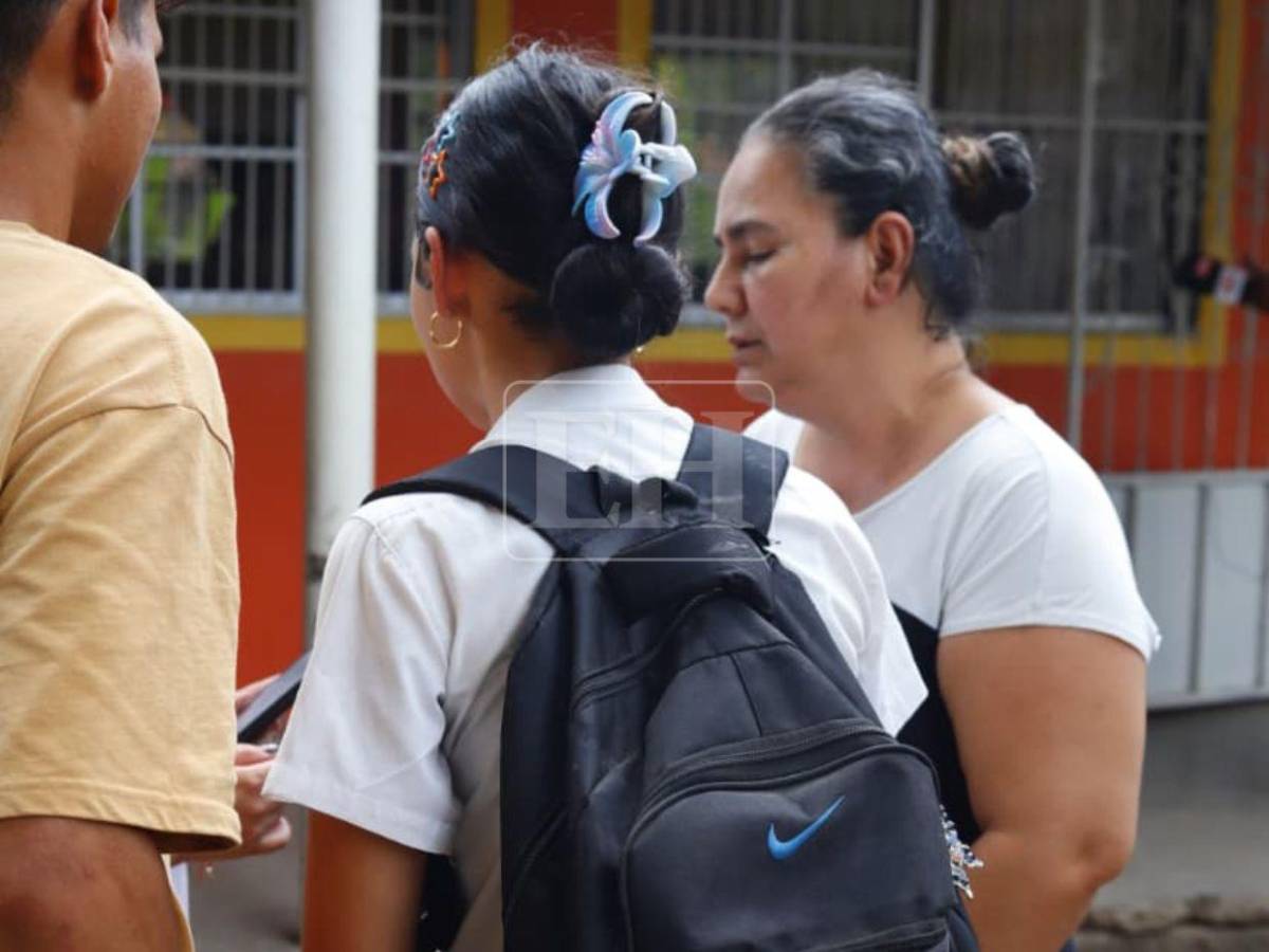 “Yo le dije que grabara; ella me golpea a la niña porque andaba el teléfono: madre de estudiante que grabó a maestra en Yoro