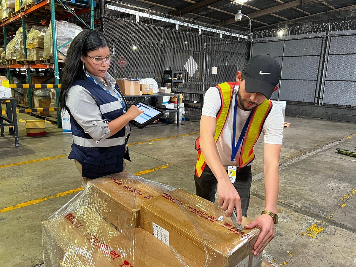 El proyecto Aduanas Sin Papel agiliza los procesos y al mismo tiempo, se va creando un archivo digital por cada usuario que desea ingresar o retirar mercadería.