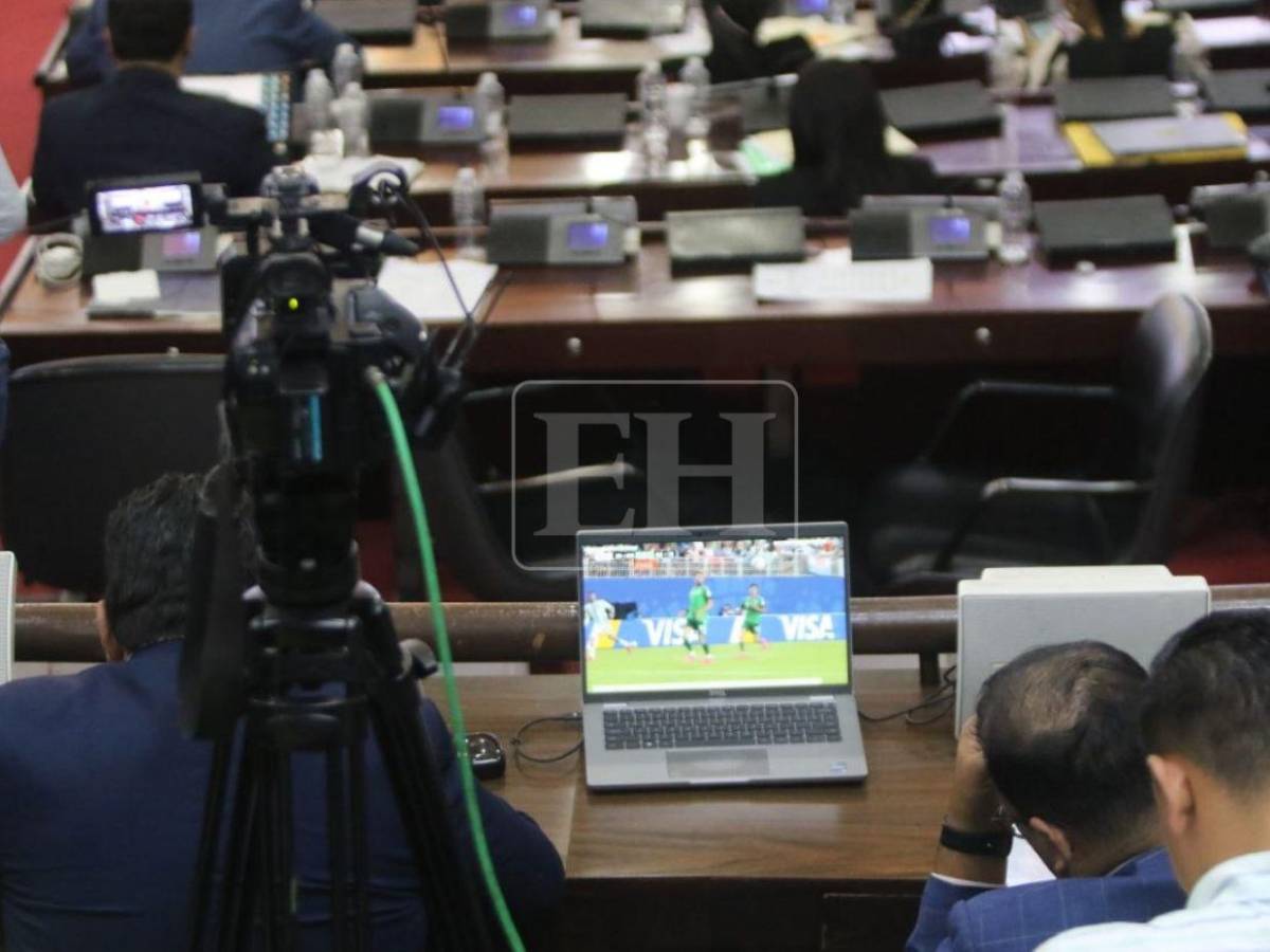 Sesión del CN se realizó con diputados y periodistas viendo a Messi y Argentina en el Mundial