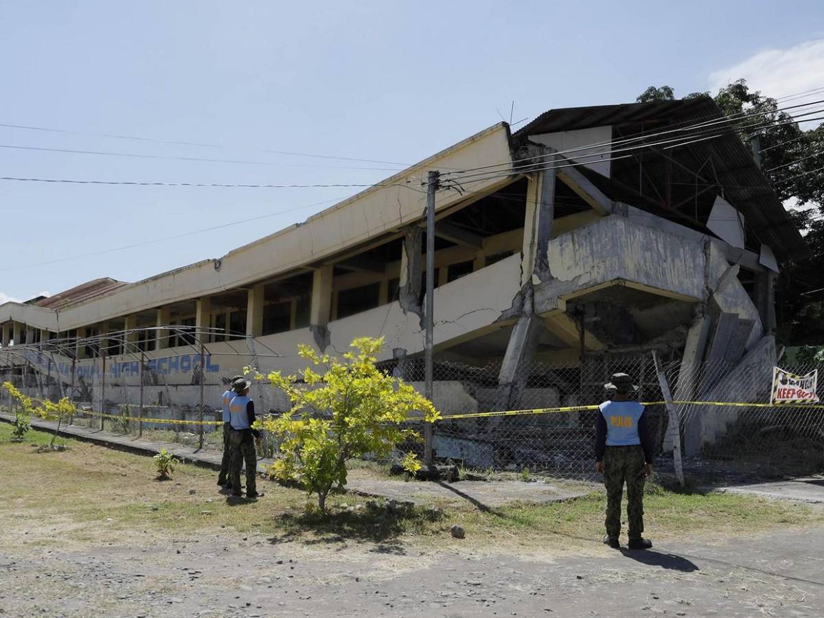 Varios edificios colapsaron: los cuantiosos daños que dejó el terremoto en Filipinas