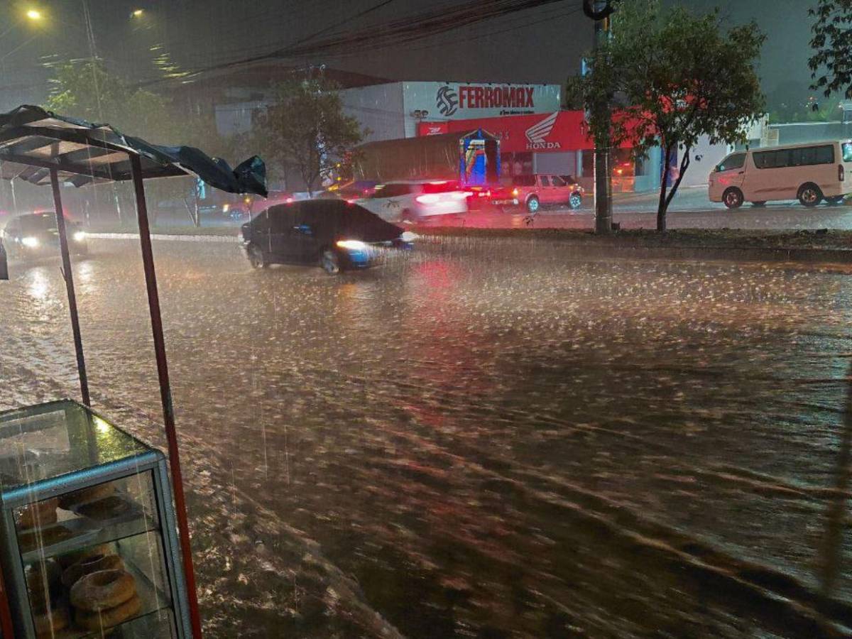 Fuertes corrientes de agua e inundaciones registró Tegucigalpa por lluvias
