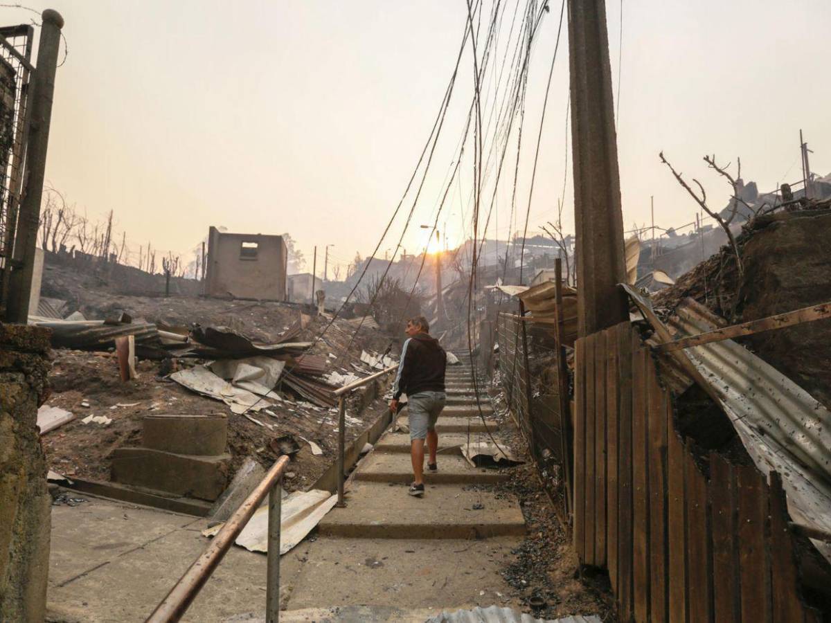 Megaincendios arrasan el sur de Chile y autoridades decretan estado de catástrofe