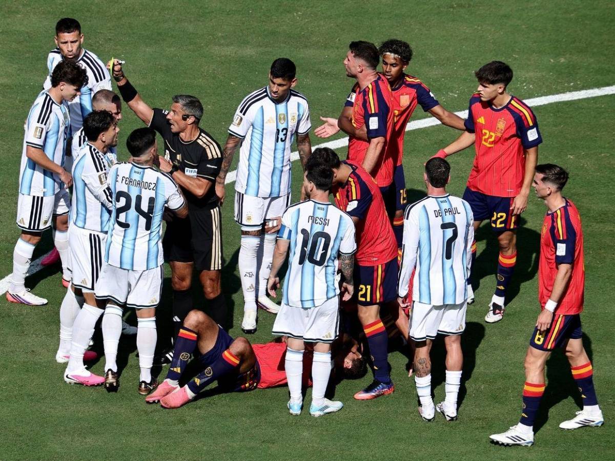 Exjugador reta a Leandro Paredes tras agresión en final vs España: Yo le habría dado un cabezazo