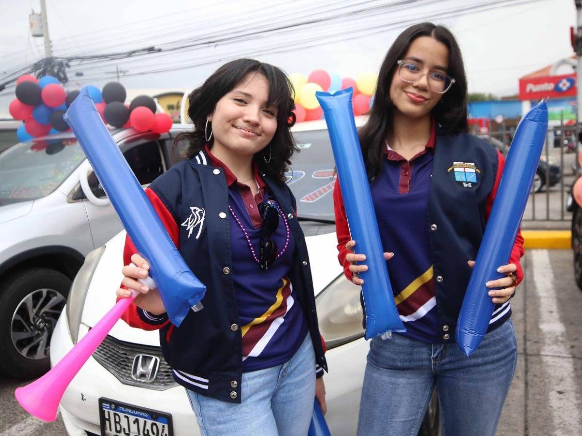 Entre vítores y orgullo, England School celebra la Senior Entrance de sus 48 graduandos