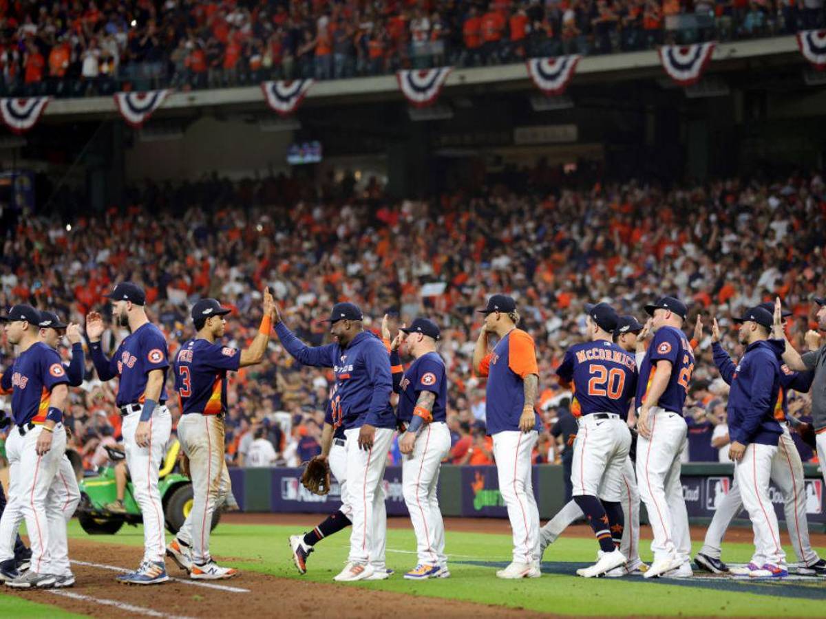 Mauricio Dubón y los Astros se encaminan en la serie divisional tras su segundo triunfo