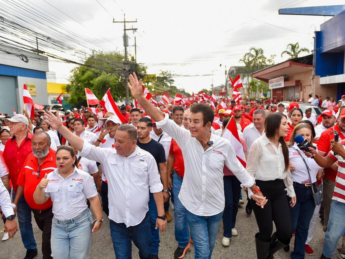 Nasralla recorre Puerto Cortés y Santa Rosa de Copán para reunirse con votantes y líderes locales