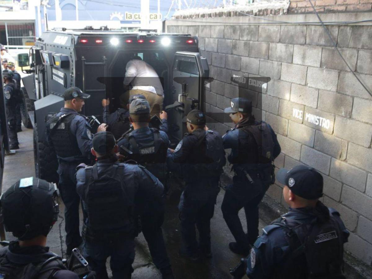 Marco Vallecillo regresa a los Cobras, tras primer día de juicio