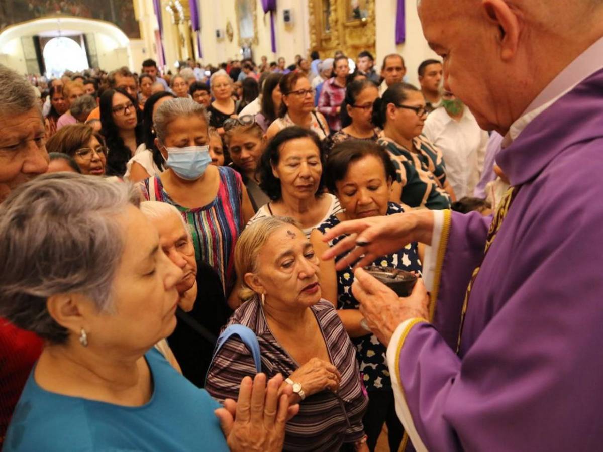 Feligresía capitalina recibe la Cuaresma con fe y devoción Feligresía capitalina recibe la Cuaresma con fe y devoción