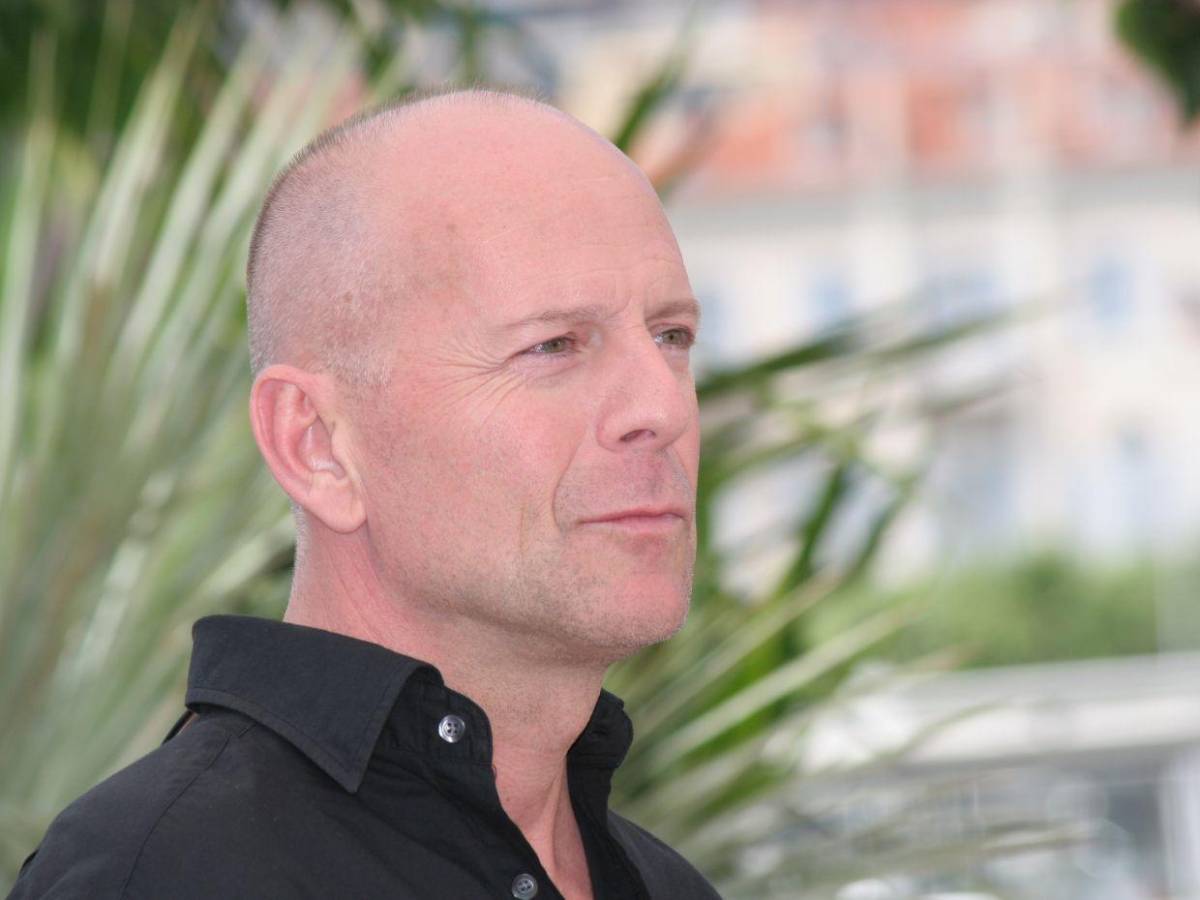 Bruce Willis fue trasladado a  una casa de cuidados, pero se mantiene muy activo