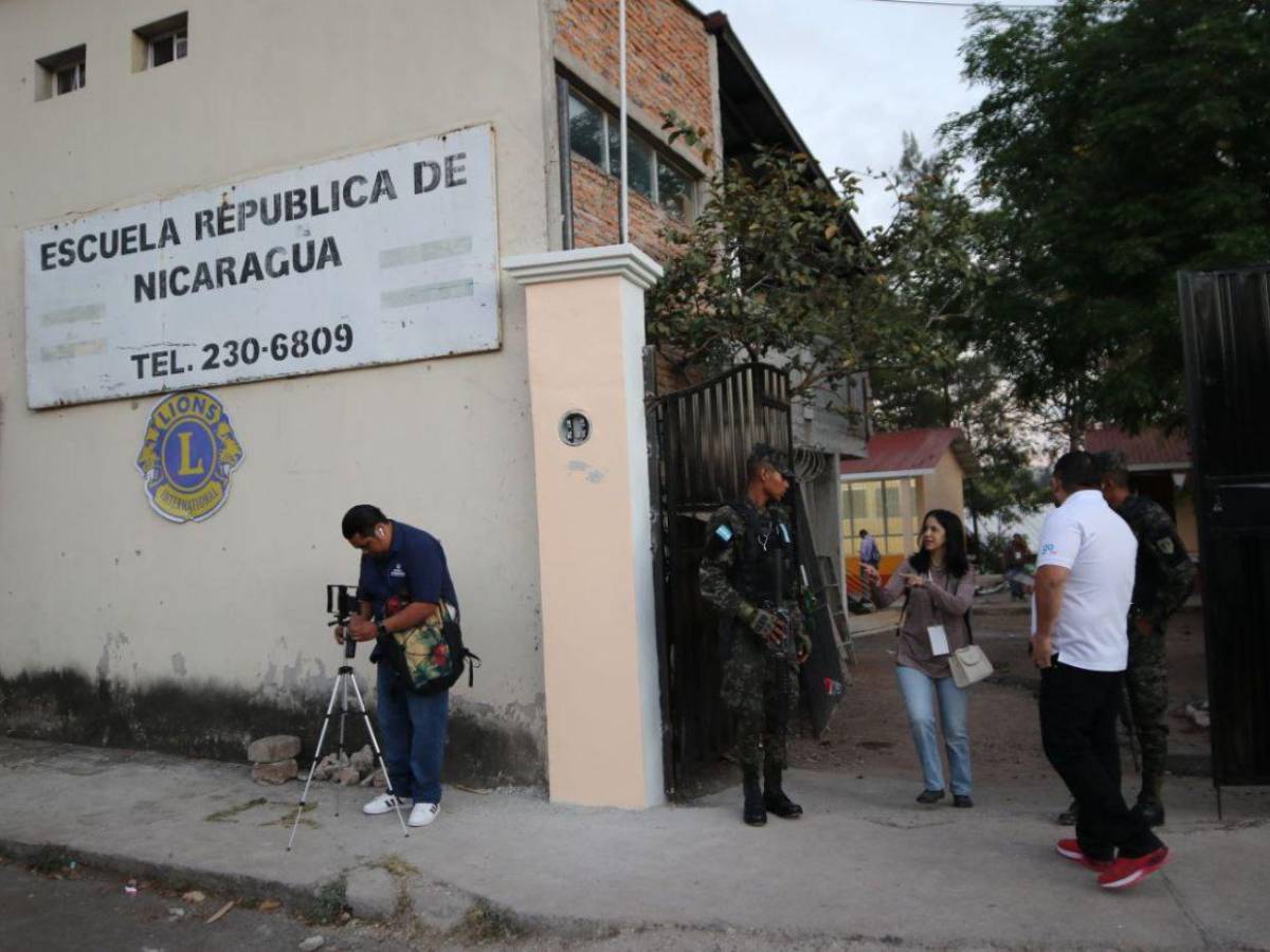 Entre pupitres rotos y a la intemperie: Partido Nacional denuncian que Libre acaparó aulas