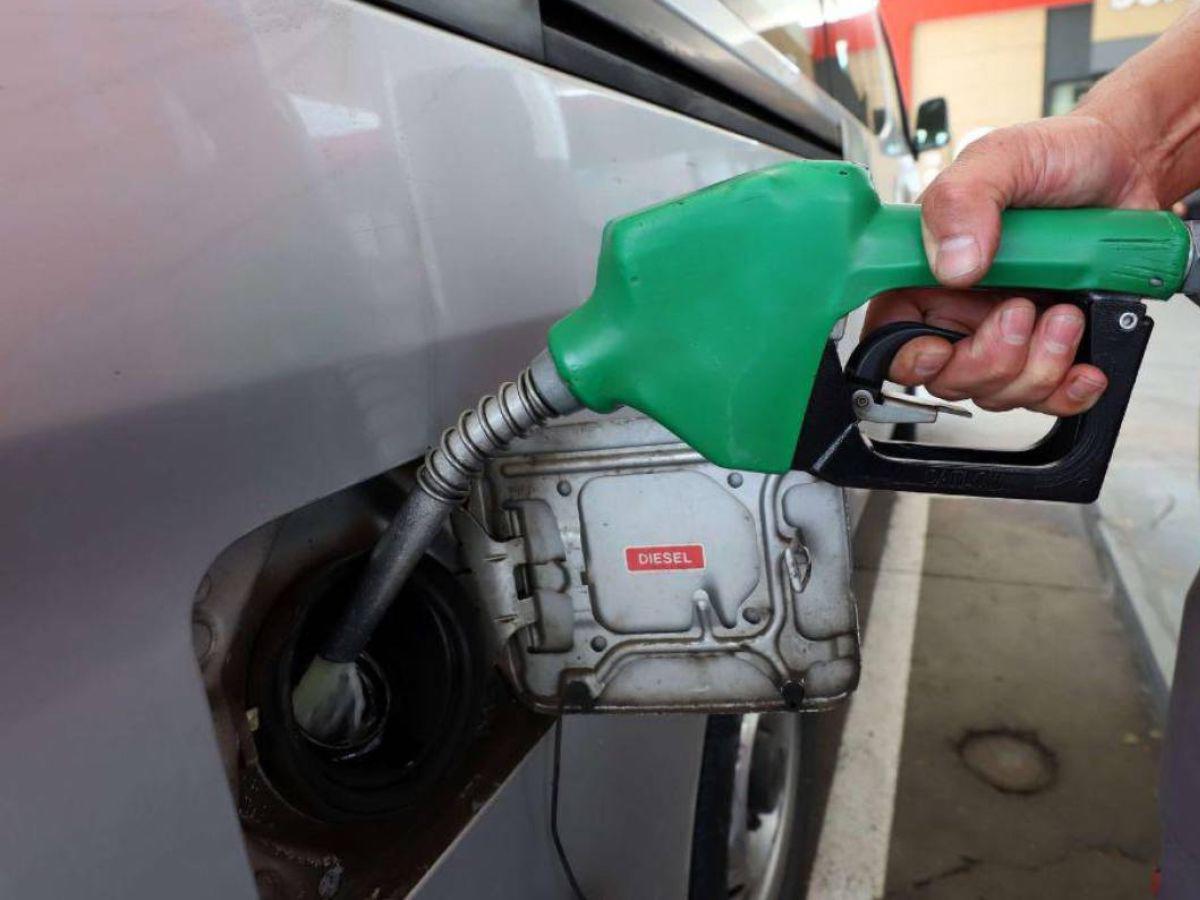 Buscan regular y revisar la actividad comercial con la Ley de Hidrocarburos