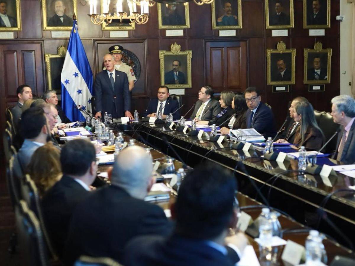 Presidente Asfura y periodista Esdras Amado López conversan sobre libertad de expresión