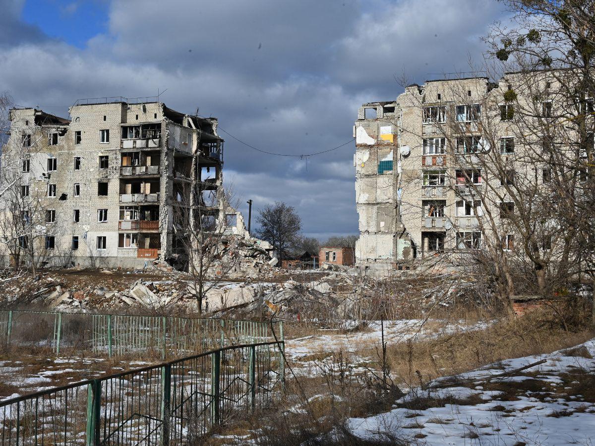 Además, la infraestructura ucraniana ha sufrido graves daños. Muchos huyen.