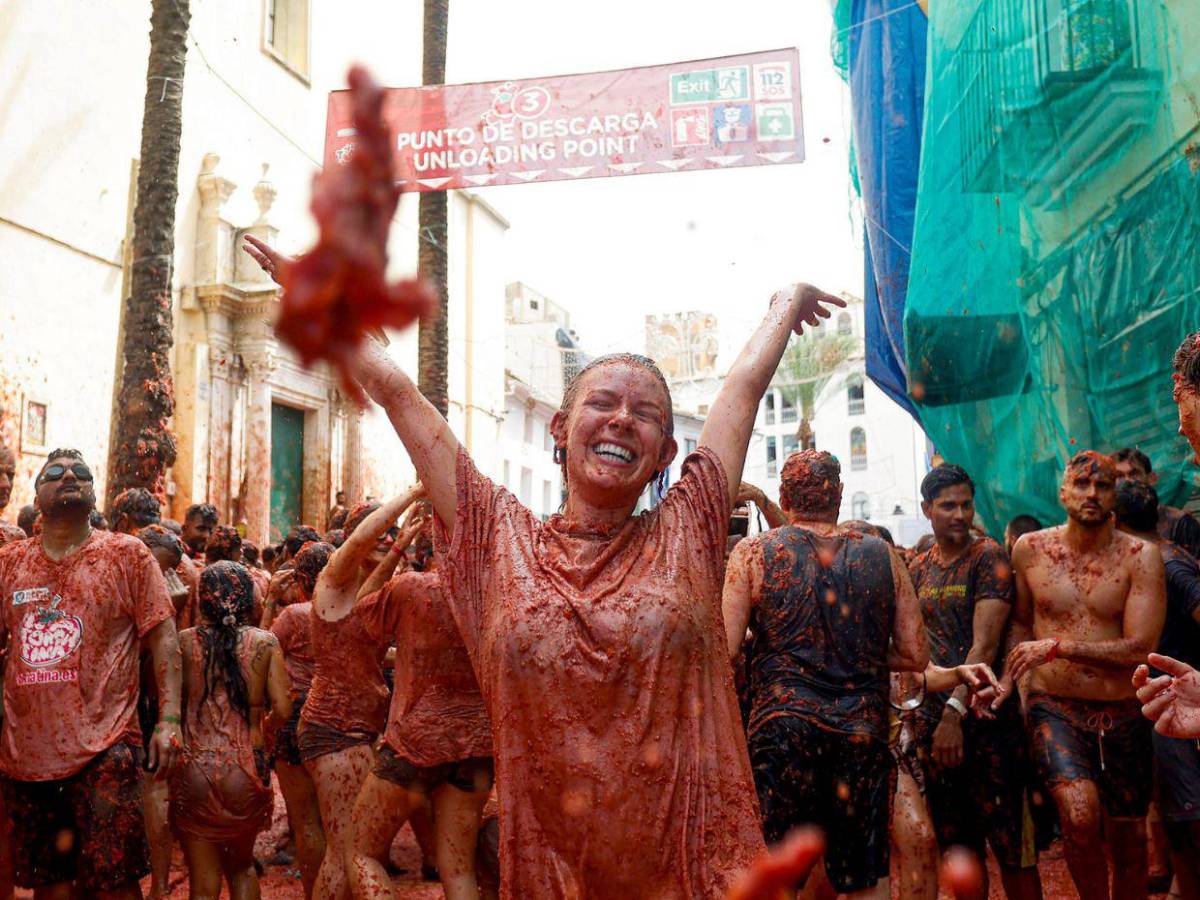 Tomatina 2025: Más de 22 mil personas combaten ​a tomatazos en Buñol