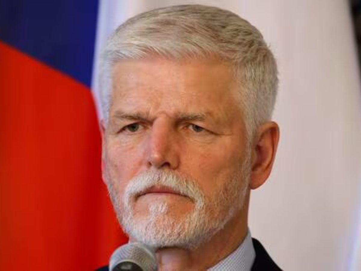 Presidente de República Checa es hospitalizado tras un accidente de moto