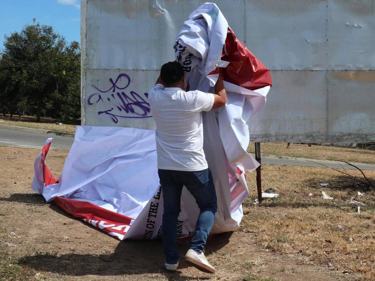 Amanece enorme valla de recompensa por Nicolás Maduro en frontera colombo-venezolana