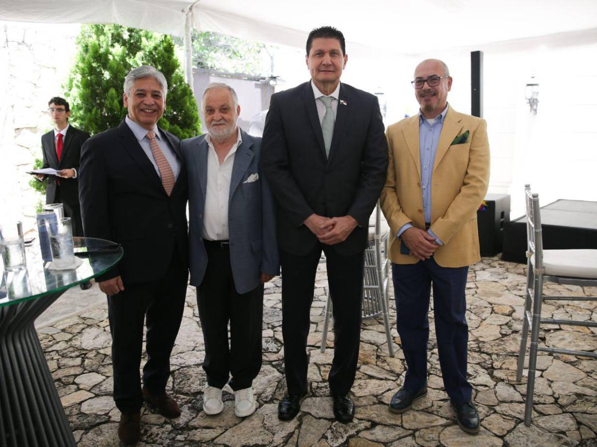 Embajada de Ecuador conmemora 216 años de independencia de su país