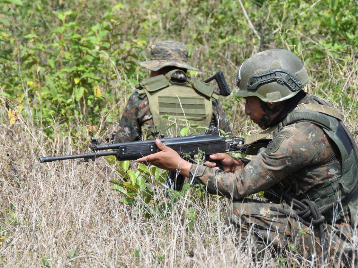 Comando armado de Honduras ingresó sin autorización a Guatemala en carros y atacó a su ejército